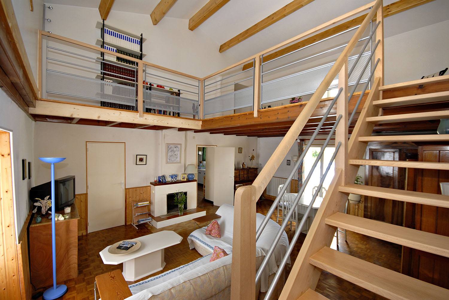 optimisez votre espace grâce à l'aménagement de combles : conseils, idées et astuces pour transformer votre grenier en pièce fonctionnelle et confortable. découvrez comment valoriser votre intérieur avec un aménagement sur-mesure.
