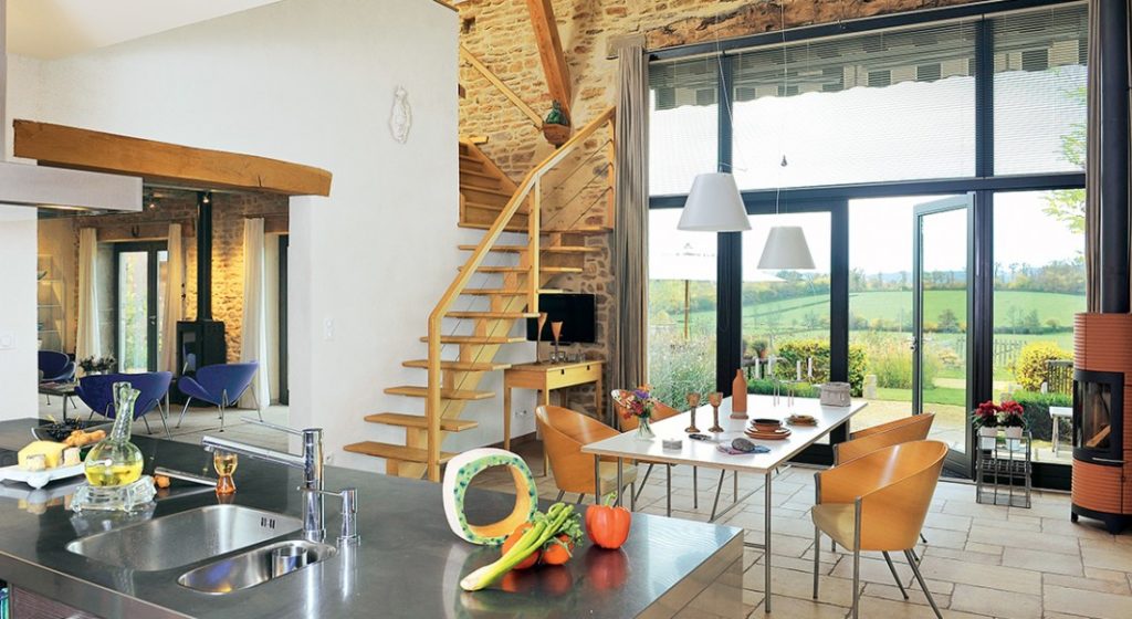 découvrez nos conseils et idées pour l’aménagement de grange : transformez votre grange en espace de vie confortable, moderne ou authentique. inspirations, astuces et solutions pratiques pour réussir votre projet !