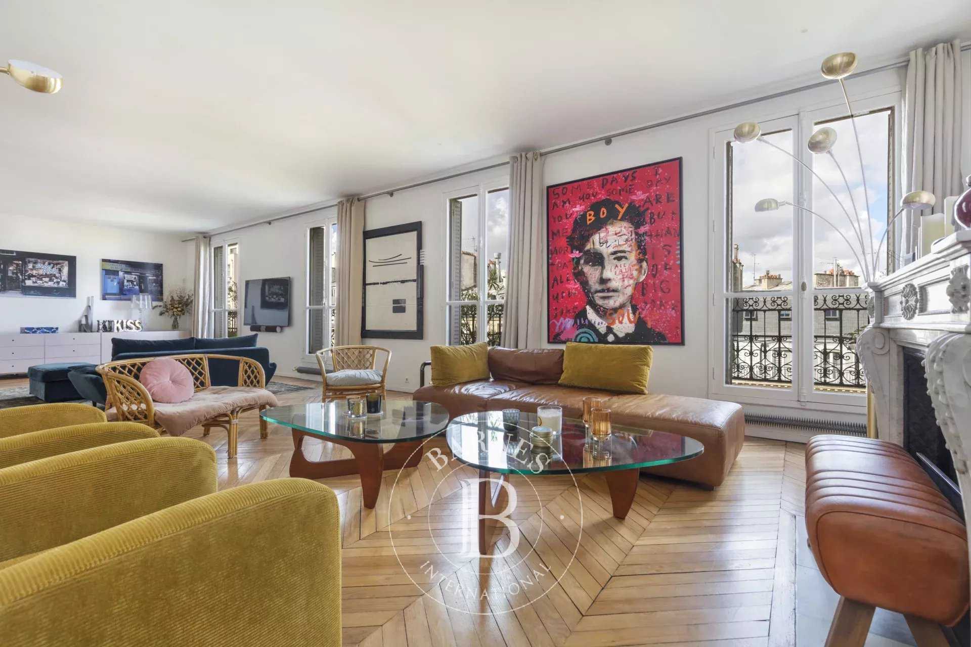 découvrez cet appartement haut de gamme à levallois-perret : prestations de luxe, espace lumineux, finitions soignées et emplacement de choix à deux pas de paris. idéal pour un confort de vie exceptionnel.