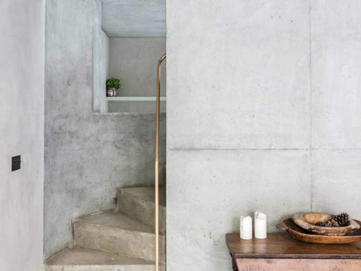 découvrez tout sur le béton ciré : un revêtement moderne et tendance pour sols, murs et plans de travail. facile d’entretien, résistant et esthétique, il s’intègre parfaitement à tous les styles de décoration intérieure.