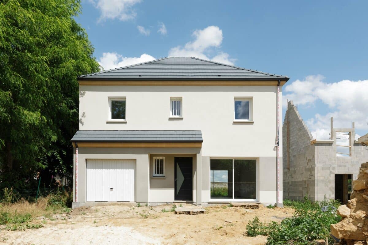 découvrez comment estimer et optimiser le budget pour la rénovation complète d'une maison de 200m2 : conseils, fourchettes de prix et exemples concrets pour réussir vos travaux en toute sérénité.