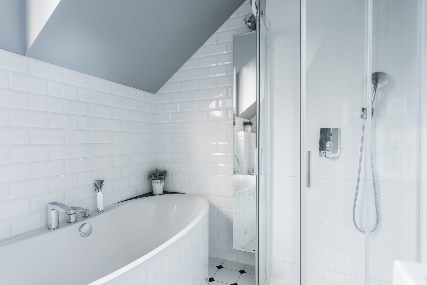 découvrez comment estimer et optimiser votre budget pour la rénovation de votre salle de bain à paris. conseils, prix moyens, astuces pour économiser, faites de votre projet une réussite !