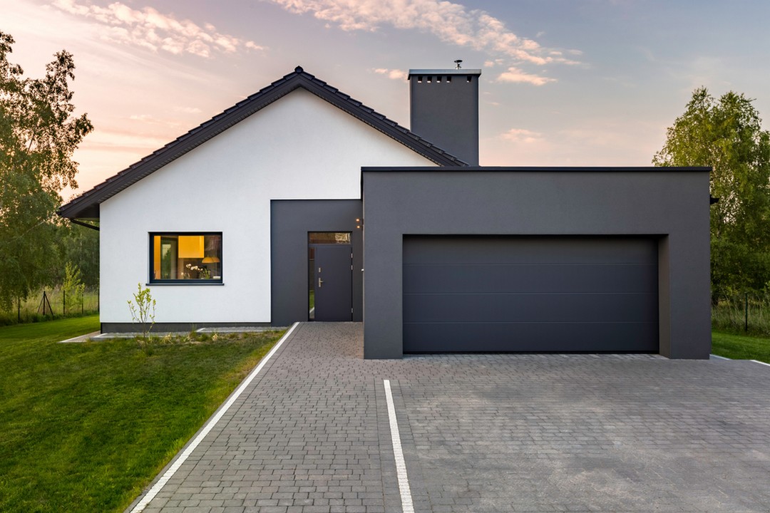 découvrez tout ce qu'il faut savoir sur le coût de construction d'un garage : prix moyens au m², éléments qui font varier le budget, conseils pour économiser et réussir votre projet.