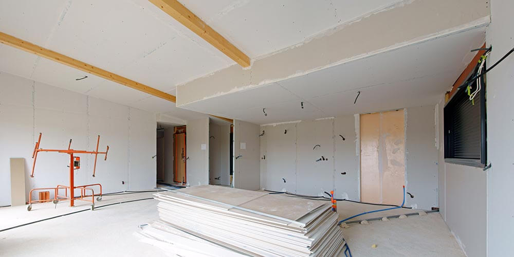 découvrez le coût d'installation d'une plaque de plâtre : prix au m2, main d'œuvre, conseils et éléments à prévoir pour réussir vos travaux de plâtrerie.
