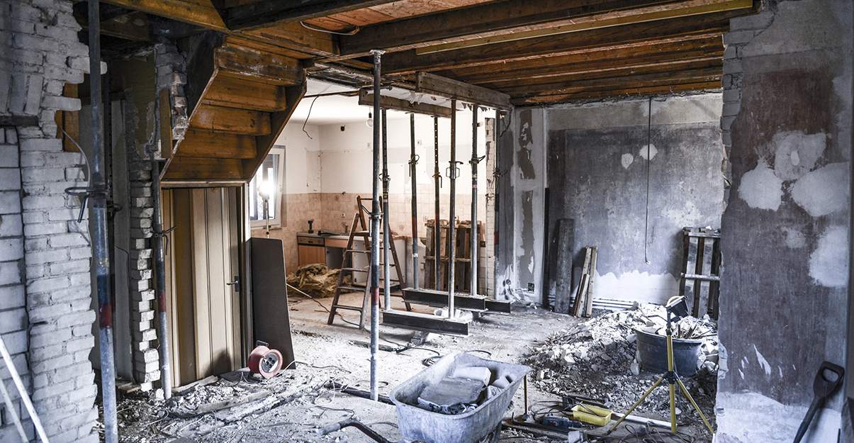 découvrez comment estimer le coût de rénovation au m2 en fonction de vos travaux, des matériaux choisis et des professionnels. conseils pour bien budgétiser votre projet.