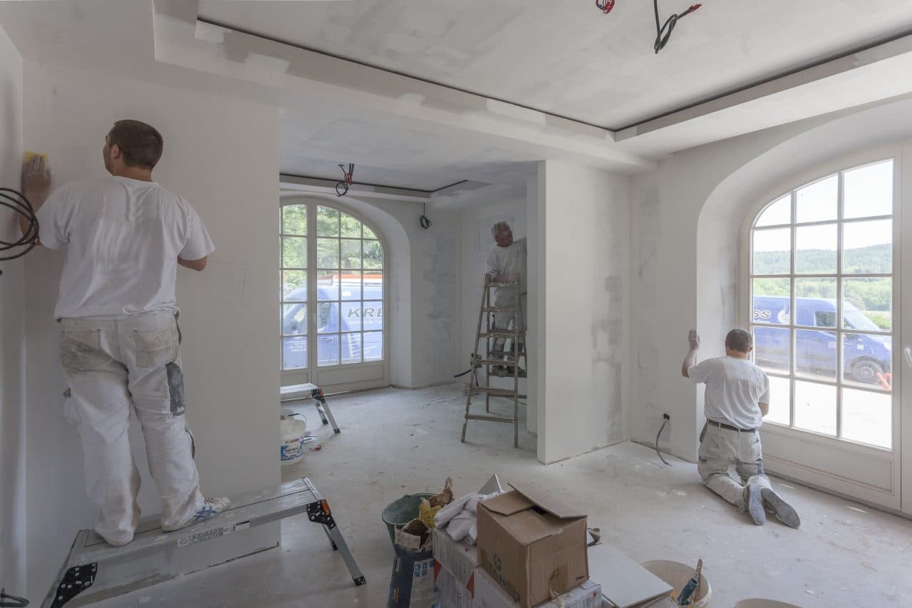 découvrez le coût moyen de rénovation au mètre carré en france, les facteurs qui influencent le prix et des conseils pour estimer votre budget de travaux.