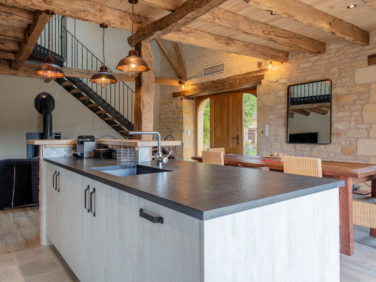 découvrez comment allier charme authentique et modernité avec une cuisine rustique contemporaine. inspirez-vous de nos idées déco et conseils pour créer un espace chaleureux, fonctionnel et tendance !