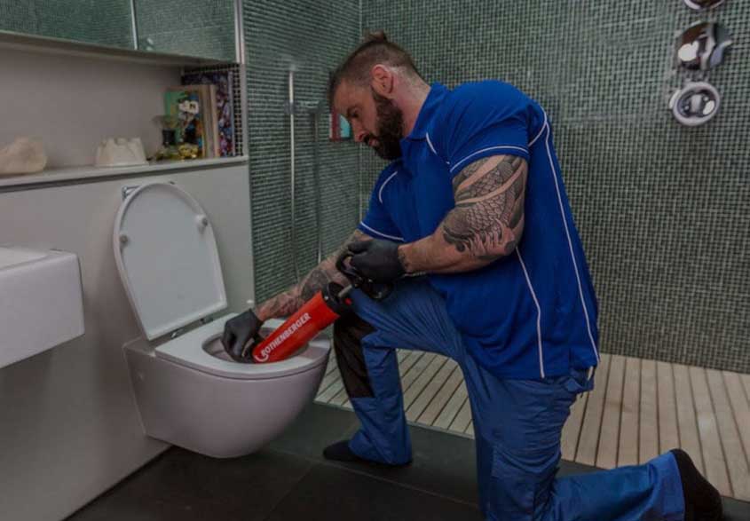 besoin d'un débouchage wc rapide et efficace au châtelet-en-brie ? nos experts interviennent 7j/7 pour résoudre tous vos problèmes de toilettes bouchées. devis gratuit et intervention rapide.