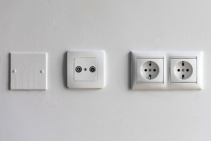 découvrez tout ce qu'il faut savoir sur l'électricité dans un appartement : installation, sécurité, conseils pour économiser l'énergie, et solutions aux pannes les plus courantes.