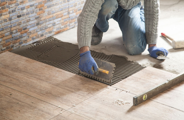 obtenez une estimation précise du coût de votre carrelage. découvrez nos conseils et outils pour calculer le budget de pose et d'achat de carrelage selon la surface et les matériaux choisis.