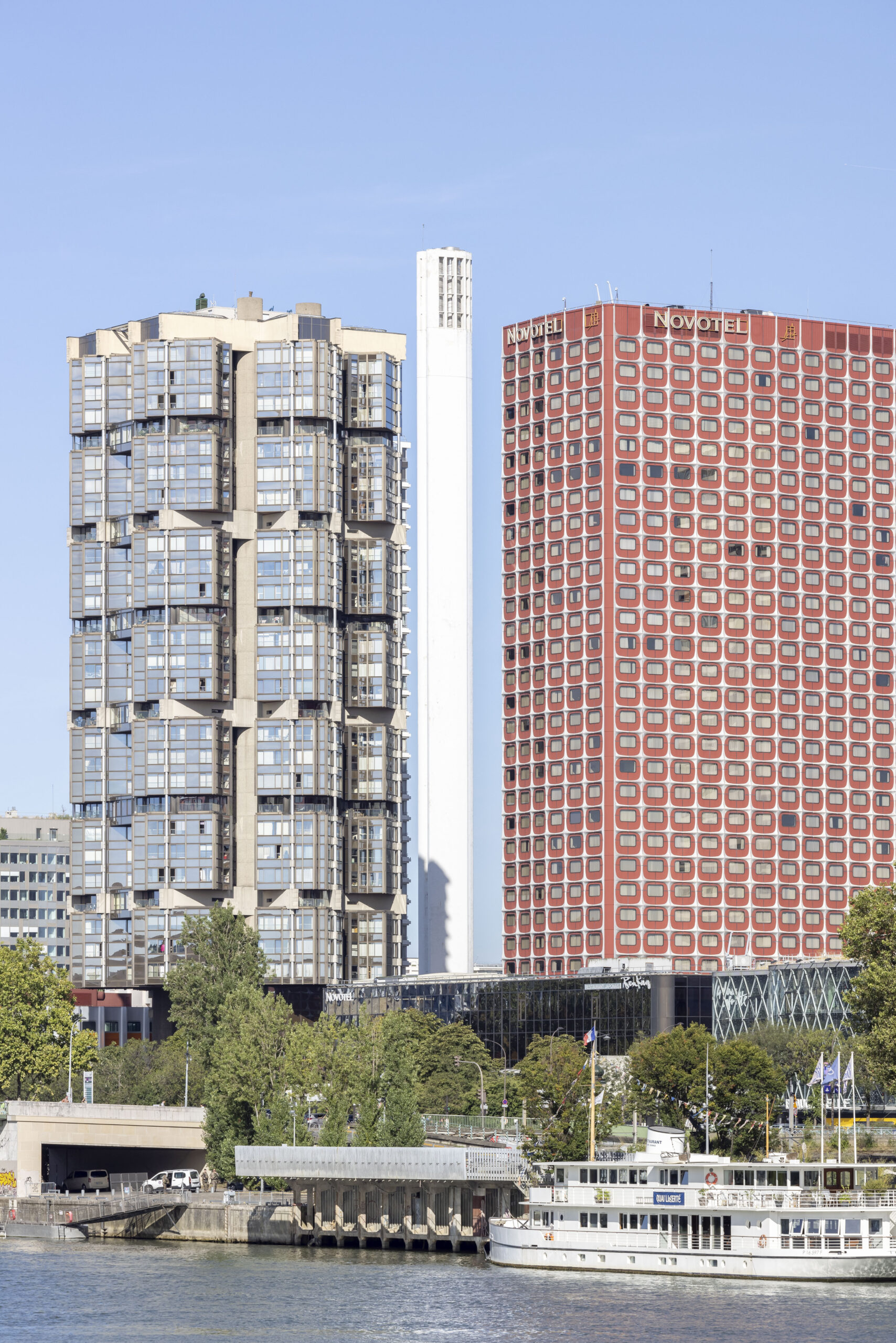 donnez une nouvelle vie à votre cheminée dans le 7e arrondissement de paris avec notre service de peinture professionnelle. finitions soignées, conseils sur mesure et matériaux de qualité pour un résultat élégant et durable.