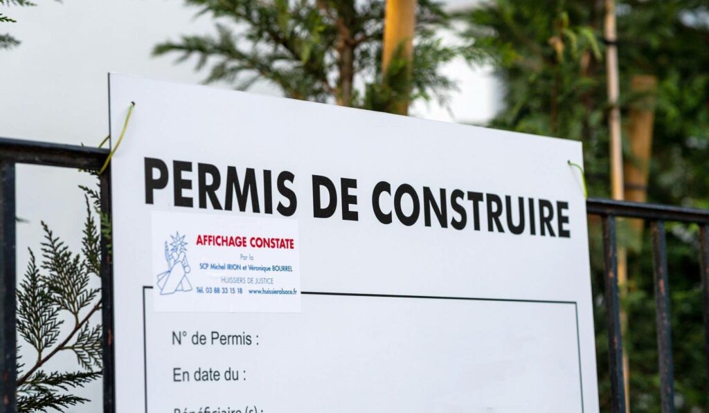 découvrez les différences entre le permis et la déclaration en 2025 pour vos projets : obligations légales, démarches simplifiées et conseils pour réussir votre demande en toute conformité.