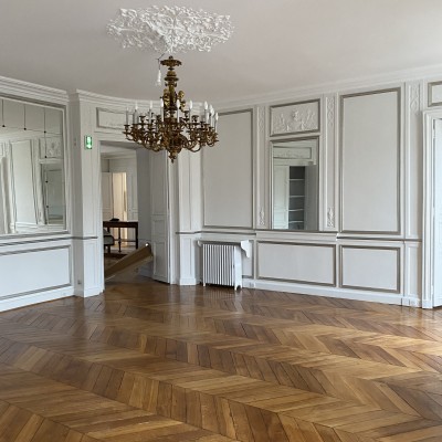 découvrez nos services de rénovation spécialisés pour appartements et immeubles du 18ème siècle à paris : préservation du charme d'époque, savoir-faire traditionnel et matériaux authentiques pour sublimer votre patrimoine.