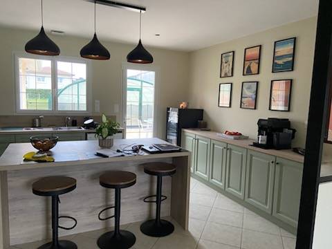 confiez la rénovation de votre cuisine à un architecte et bénéficiez d’un espace moderne, fonctionnel et sur-mesure. découvrez nos conseils et inspirations pour transformer votre cuisine avec un architecte professionnel.