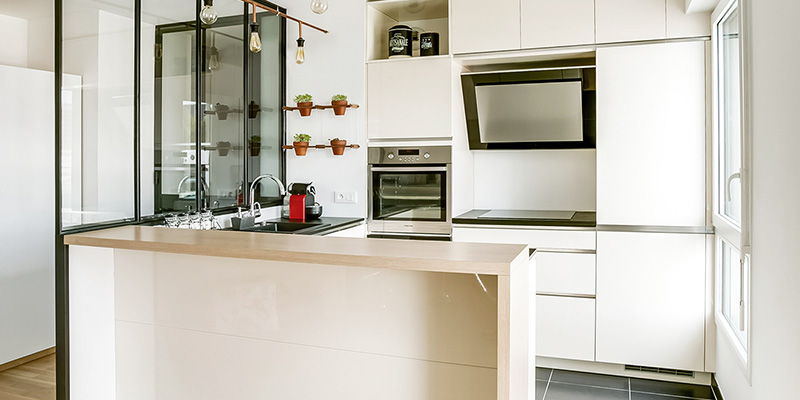 confiez la rénovation de votre cuisine à un architecte expérimenté pour un espace fonctionnel, moderne et personnalisé. découvrez nos solutions sur-mesure, du design à la réalisation.