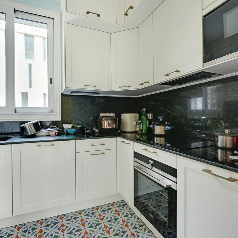 confiez la rénovation de votre cuisine à paris 75003 à nos experts qualifiés. conseils personnalisés, matériaux de qualité et finitions soignées pour un espace moderne et fonctionnel adapté à vos envies.