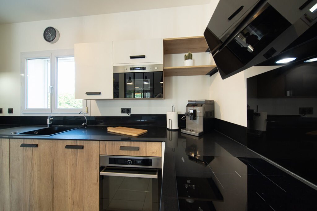 confiez la rénovation de votre cuisine professionnelle à saint-cloud à des experts qualifiés. solutions sur mesure, matériaux de qualité et respect des normes pour une cuisine moderne et fonctionnelle.