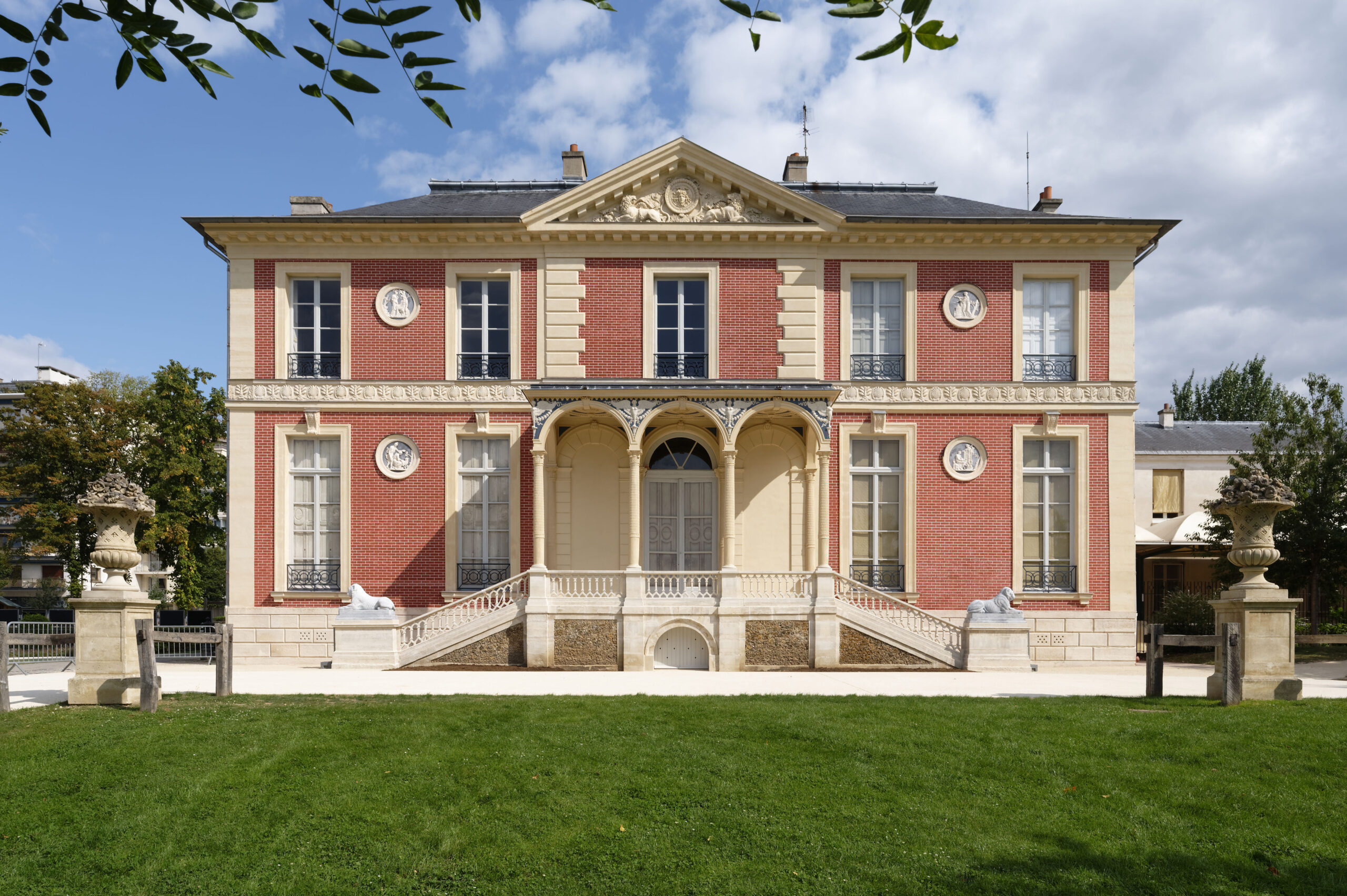 découvrez nos services de rénovation à neuilly-sur-seine : conseils personnalisés, travaux de qualité et accompagnement sur-mesure pour tous vos projets de rénovation d’appartement ou de maison.