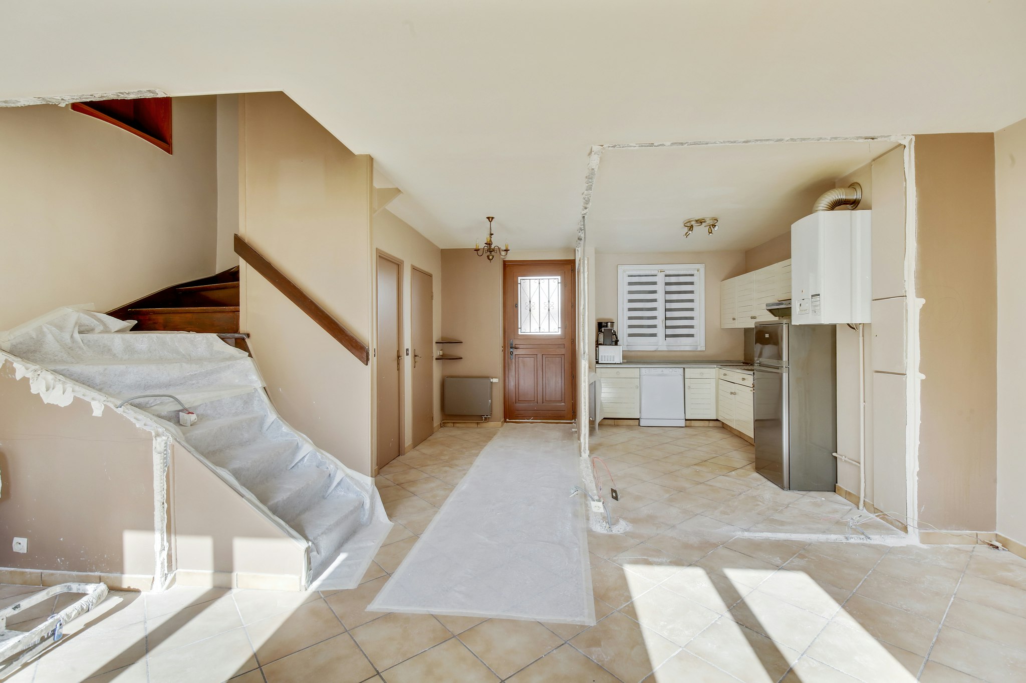 découvrez tous nos conseils et astuces pour rénover votre maison efficacement, améliorer votre confort et valoriser votre bien immobilier. guide pratique pour réussir vos travaux de rénovation.