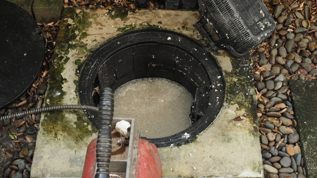besoin d'une réparation de canalisation à clamart ? nos experts interviennent rapidement pour détecter et réparer vos fuites ou dégâts sur tous types de canalisations. service fiable et devis gratuit.