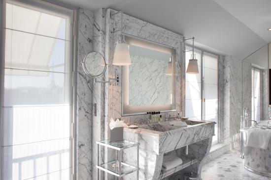 découvrez nos conseils et inspirations pour créer ou rénover votre salle de bain à paris. trouvez des idées déco, des artisans qualifiés et les dernières tendances adaptées aux petits espaces parisiens.