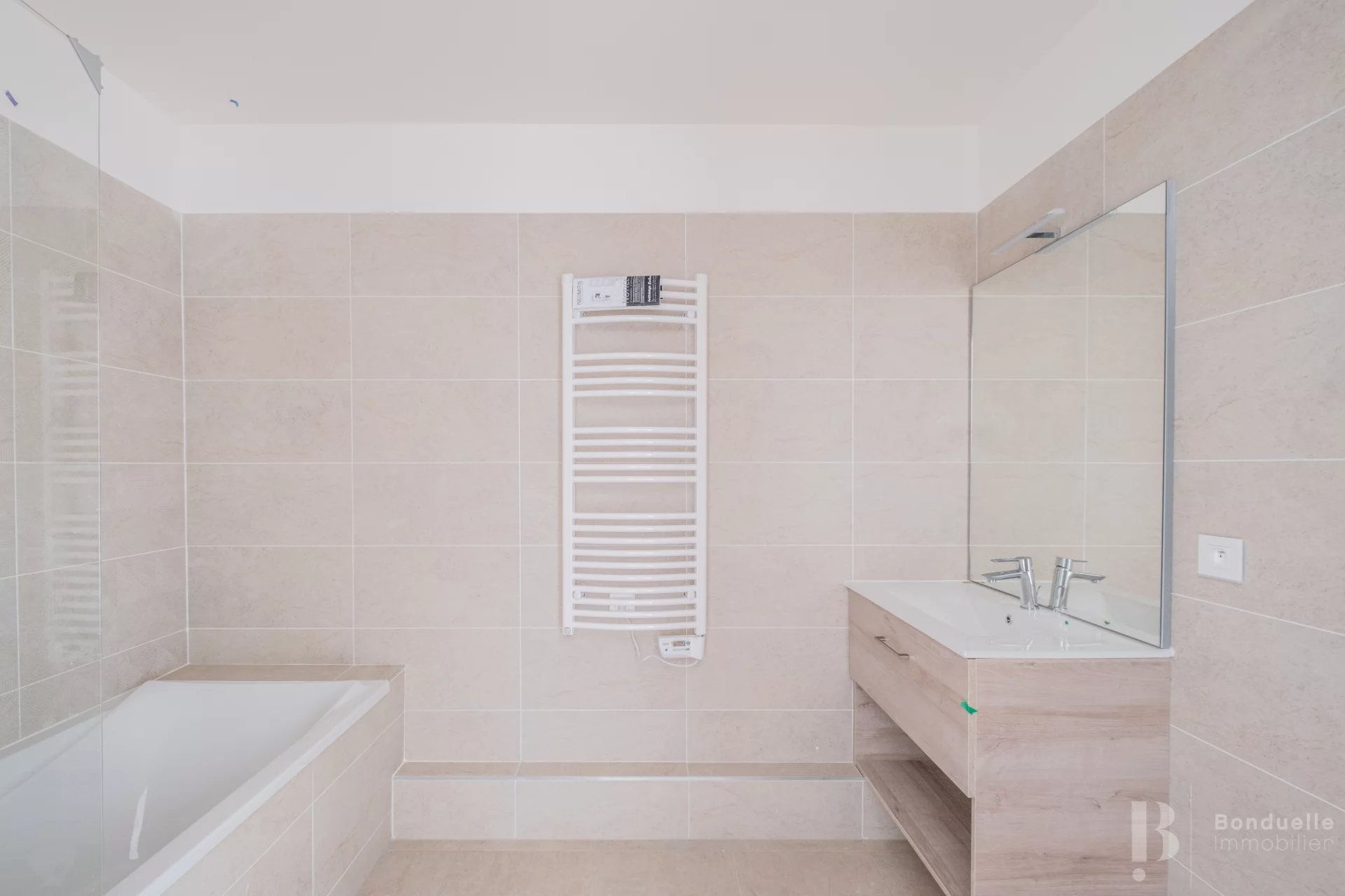 découvrez nos solutions pour aménager et rénover votre salle de bain à puteaux. conseils, idées déco et professionnels qualifiés pour des espaces modernes et fonctionnels.