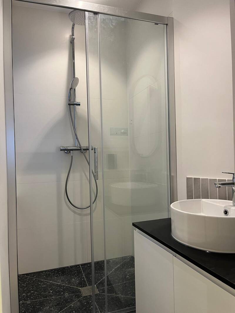découvrez nos salles de bain accessibles à neuilly, conçues pour assurer confort, sécurité et autonomie à tous. aménagements adaptés pour personnes à mobilité réduite ou seniors. demandez votre devis personnalisé !
