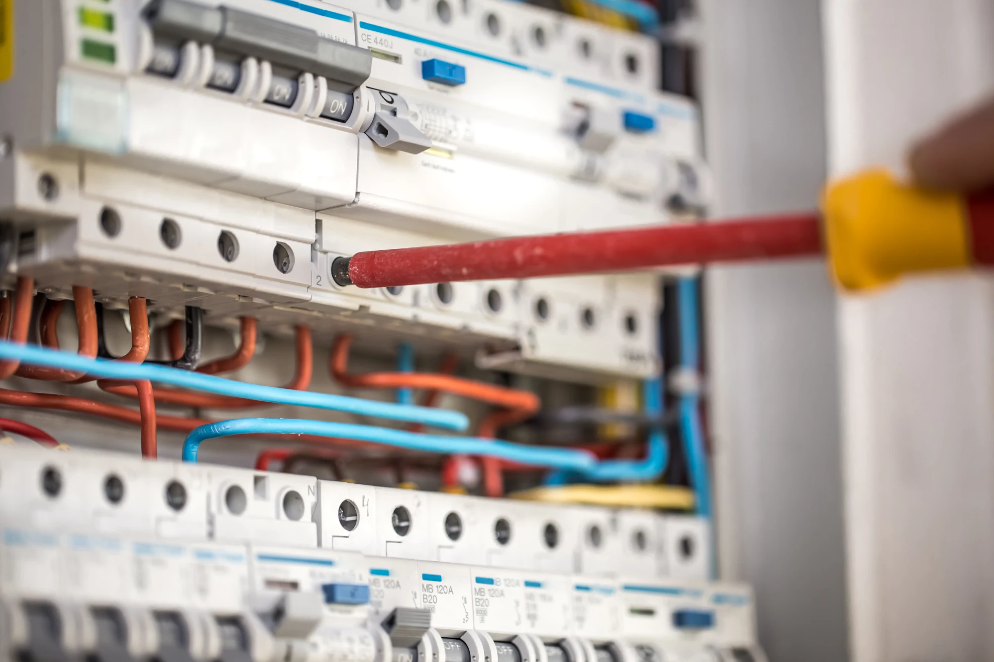 découvrez nos solutions électricité adaptées à tous vos besoins : installation, dépannage, rénovation et conseils d’experts pour particuliers et professionnels. qualité, sécurité et efficacité garanties !