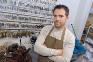 besoin d'une intervention rapide en serrurerie à ville-d’avray ? dépannage 24h/24, ouverture de porte, changement de serrure, devis gratuit et artisan certifié. contactez-nous !