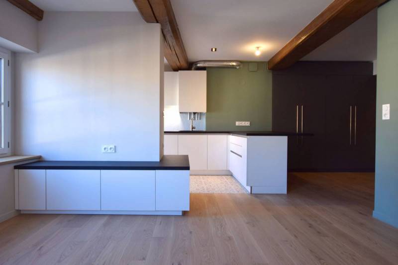 découvrez les coûts de rénovation d'appartement en 2024 : budget, prix au mètre carré, et conseils pour planifier vos travaux efficacement.